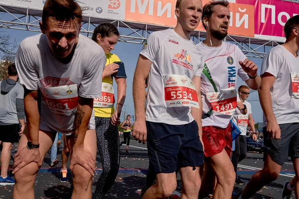 Eylül 2019 Minsk Belarus Birçok Hızlı Koşucu Bitiş Çizgisi Maratonundan — Stok fotoğraf