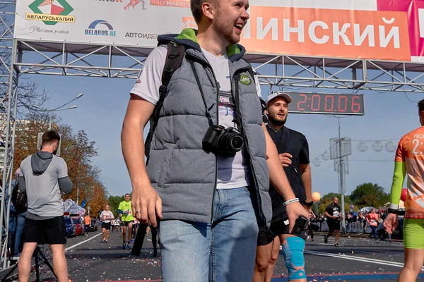 Wrzesień 2018 Mińsk Białoruś Półmaraton Mińsk 2019 Szczęśliwy Fotograf Aparatem — Zdjęcie stockowe