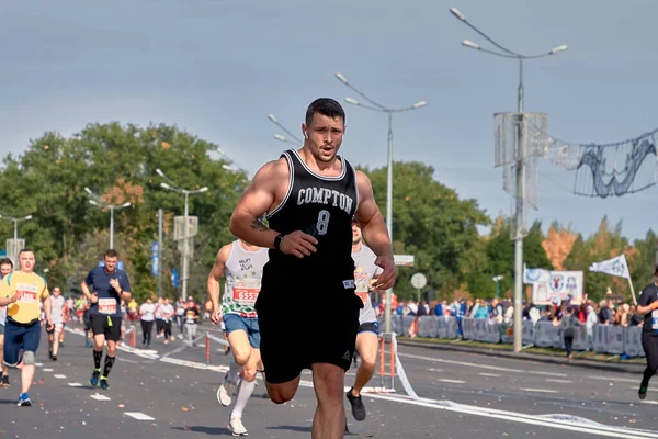 Septiembre 2019 Minsk Bielorrusia Competidor Cruza Línea Meta Maratón —  Fotos de Stock