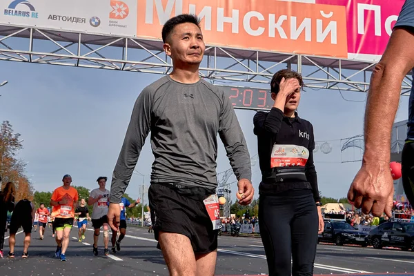 Setembro 2019 Minsk Belarus Muitos Corredores Correndo Após Maratona Linha — Fotografia de Stock