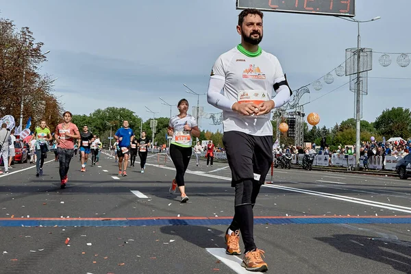 Minsk Weißrussland Halbmarathon Minsk 2019 Ein Athlet Mit Bart Überquert — Stockfoto
