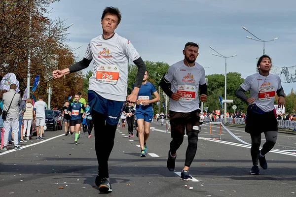 Septembre 2019 Minsk Biélorussie Les Coureurs Marathon Fatigués Courent Sur — Photo