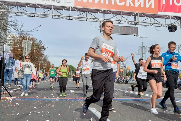 Septiembre 2019 Minsk Bielorrusia Los Atletas Cruzan Línea Meta Maratón — Foto de Stock