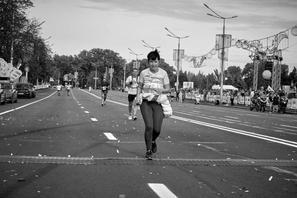 Septiembre 2019 Minsk Bielorrusia Imagen Blanco Negro Donde Una Mujer — Foto de Stock