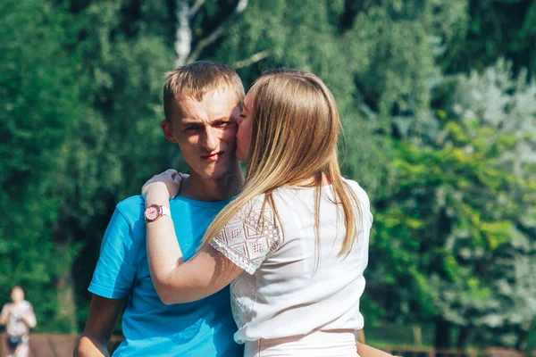 Girl Asks Forgiveness Kisses Guy Park — Stock Photo, Image