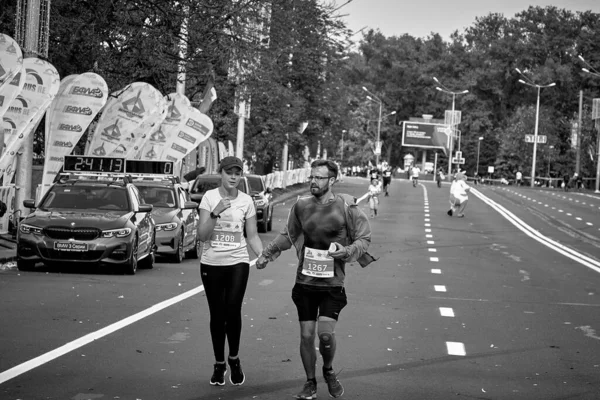 Wrzesień 2019 Mińsk Białoruś Bieg Maratonu Którym Biegnie Aktywny Mężczyzna — Zdjęcie stockowe