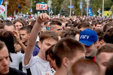 15 Eylül 2019 Minsk Belarus Birçok katılımcı maratonun başlangıç çizgisinden önce toplandı