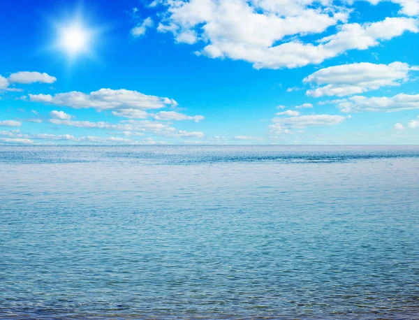 Schöner Himmel Und Blaues Meer — Stockfoto