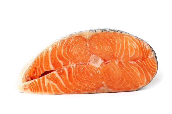 Filé de salmão cru isolado sobre branco — Fotografia de Stock