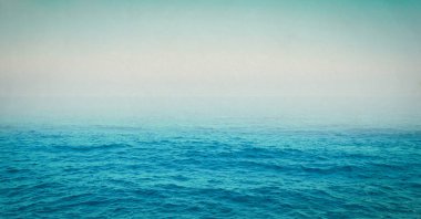 Güzel gökyüzü ve mavi deniz