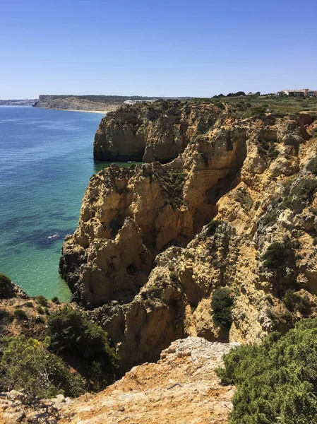 Kayalık outcroppings gelgit tarafından çevrili — Stok fotoğraf