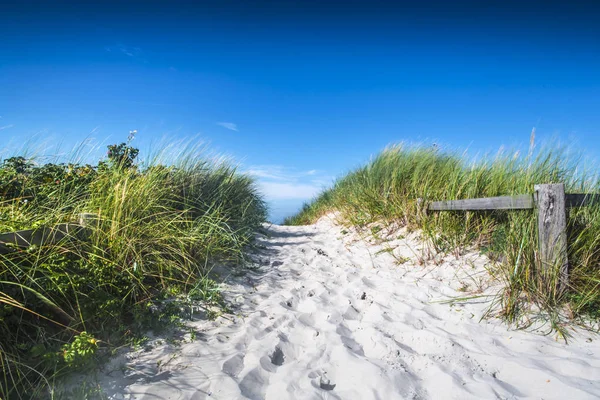 Clean white sand leading to a North sea beach — Stock Photo, Image