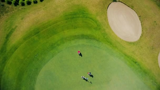 空中特写在高尔夫球手上 — 图库视频影像