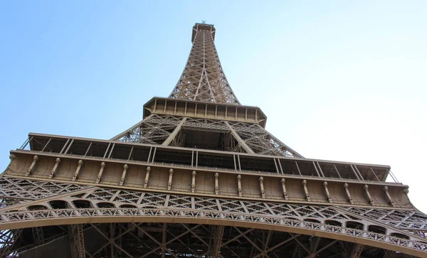 Sob Vista Torre Eiffel Com Pessoas — Fotografia de Stock