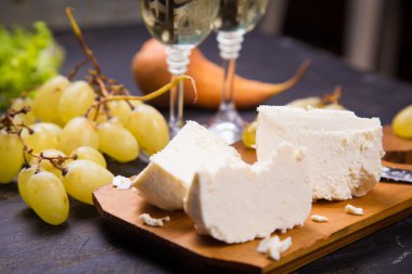 Üzüm ve şarap ile peynir