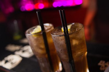 alkolik kahverengi kuyruk kuyrukları