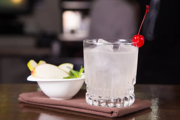 Witte alcoholische cocktail — Stockfoto