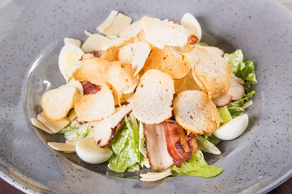 Salad with ham and cracker — Stock Photo, Image