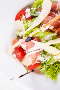 jambon ve armut salatası