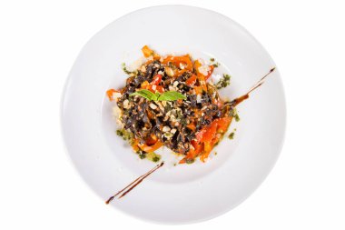 siyah makarna kabak ile