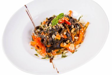 siyah makarna kabak ile