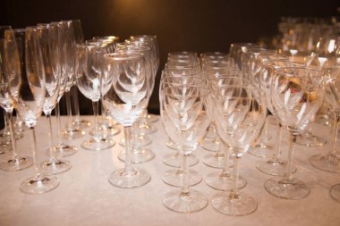 boş bir bardak şarap için