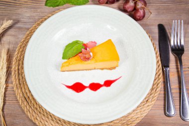 Cheesecake üzüm ile