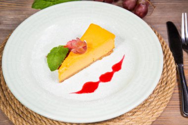 Cheesecake üzüm ile