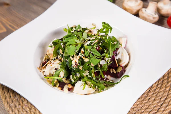 Salad with goat cheese — Stock Photo, Image