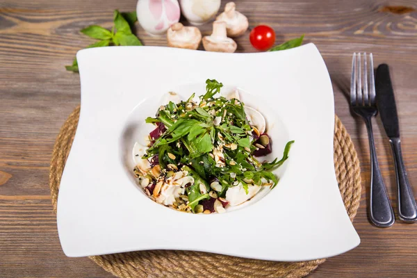 Salad with goat cheese — Stock Photo, Image