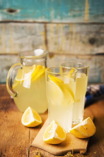 Fresh lemon drink — Stock Photo, Image