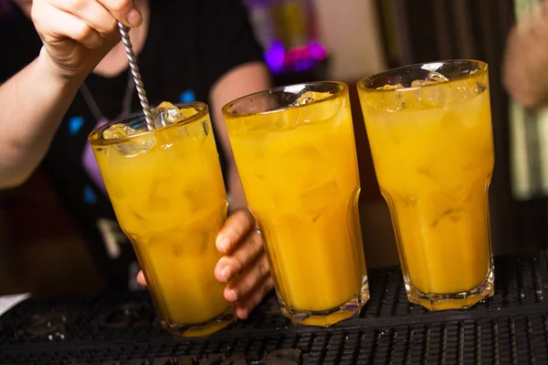 Cocktail jaune alcoolique — Photo