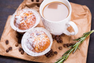 Sıcak kahve ile kek