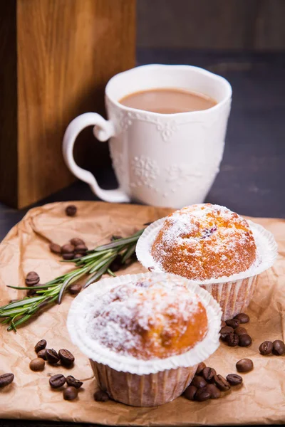 Hot coffee with muffin — Stock Photo, Image