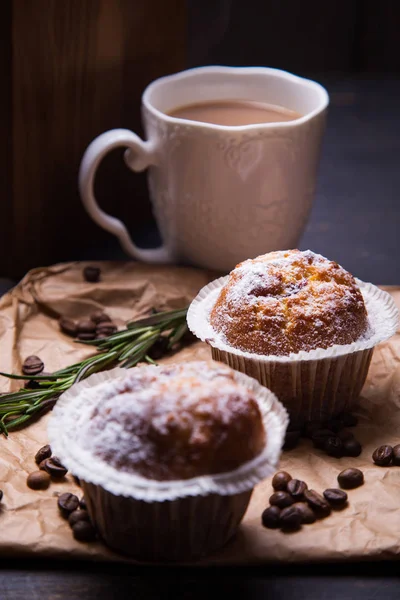 Hot coffee with muffin — Stock Photo, Image