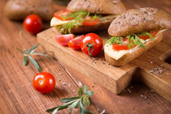 Sanduíche com tomate — Fotografia de Stock