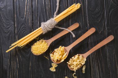 Kuru diferent makarna