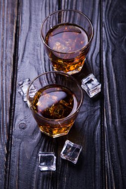 eski viski ve buz