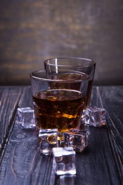 eski viski ve buz