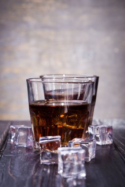 eski viski ve buz