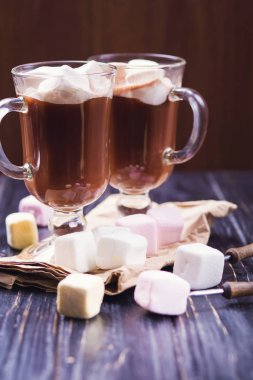 Kakao marshmallows içkiyle