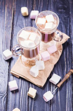 Kakao marshmallows içkiyle