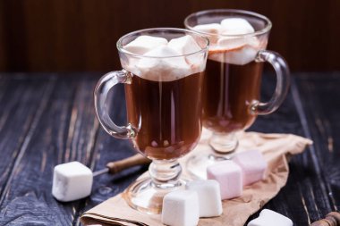 Kakao marshmallows içkiyle