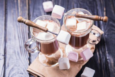 Kakao marshmallows içkiyle