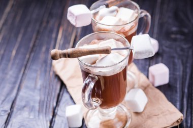 Kakao marshmallows içkiyle