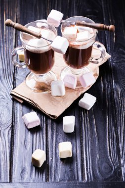 Kakao marshmallows içkiyle
