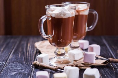 Kakao marshmallows içkiyle