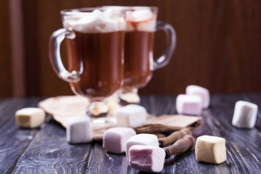 Kakao marshmallows içkiyle