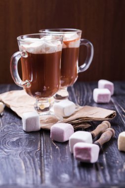 Kakao marshmallows içkiyle