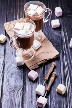 Kakao marshmallows içkiyle